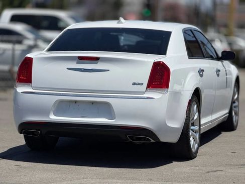 Used 2019 Chrysler 300 Limited RWD image 17
