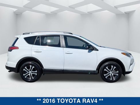 Used 2016 Toyota RAV4 LE image 3