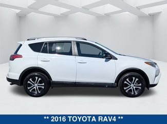Used 2016 Toyota RAV4 LE video 3