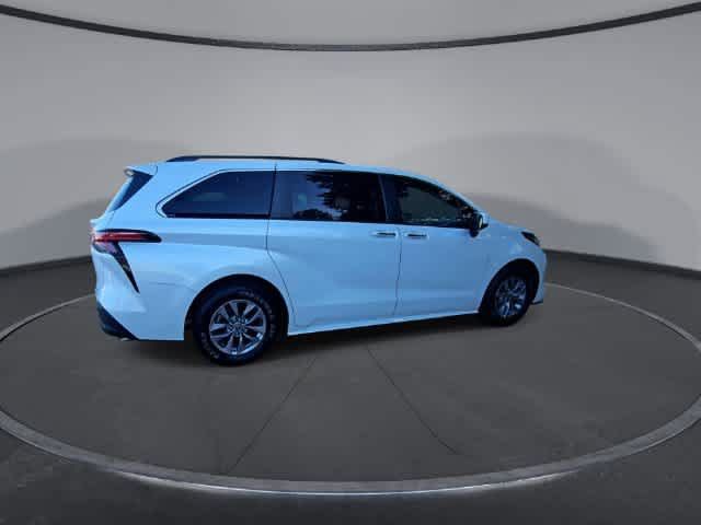 Used 2022 Toyota Sienna XLE FWD image 8