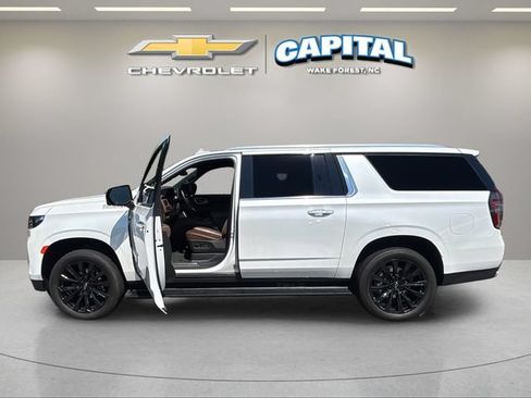Used 2024 Chevrolet Suburban High Country AWD/4WD image 9