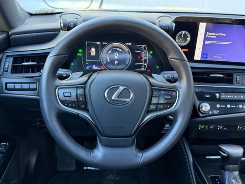 Certified 2025 Lexus ES 300h w/ Premium Package image 19