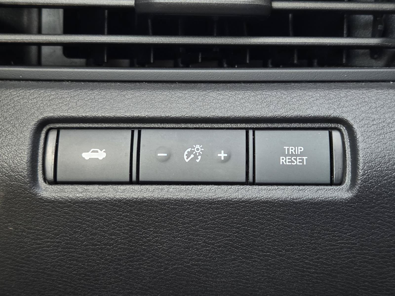 Used 2025 Nissan Altima 2.5 SR FWD image 18