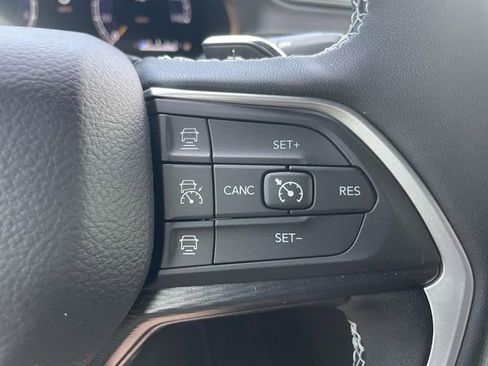 New 2025 Jeep Grand Cherokee L Laredo image 24