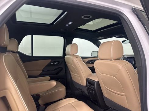 Used 2023 Chevrolet Traverse Premier image 17
