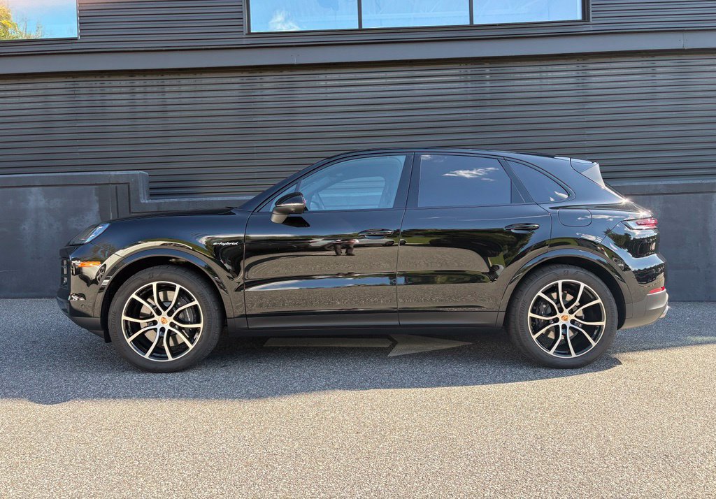 Certified 2026 Porsche Cayenne E-Hybrid AWD/4WD image 2