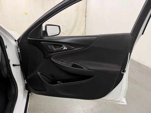 Used 2018 Chevrolet Malibu LT FWD image 8