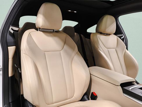 Used 2024 BMW 430i Coupe w/ Premium Package image 39