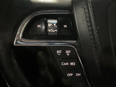 Used 2017 Lincoln Continental Premiere image 40