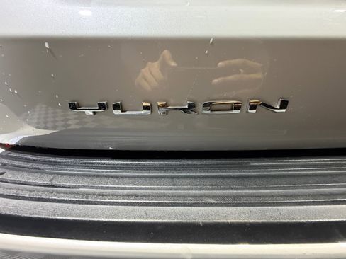 Used 2021 GMC Yukon AT4 w/ AT4 Premium Plus Package image 24