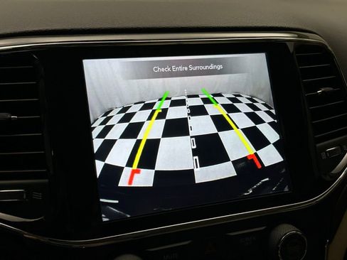 Certified 2022 Jeep Grand Cherokee Laredo E image 27