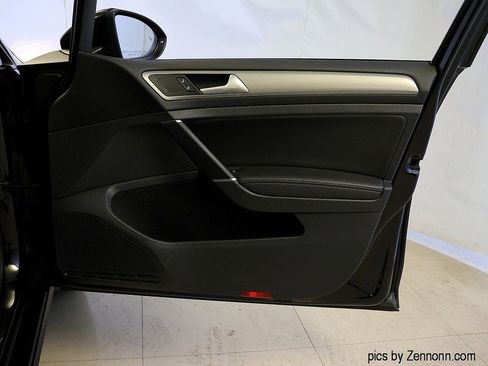 Used 2016 Volkswagen Golf image 28