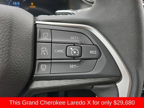 Used 2025 Jeep Grand Cherokee Laredo X w/ Luxury Tech Group I RWD image 29