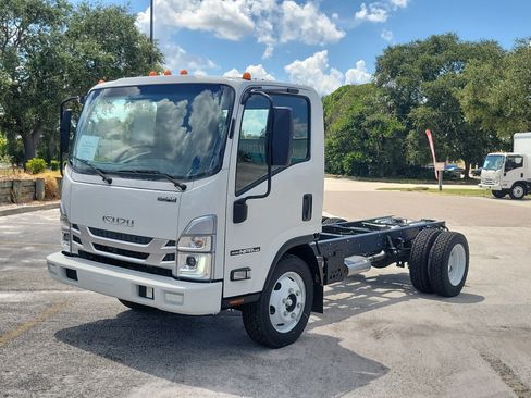 Used 2026 Isuzu NPR RWD image 2