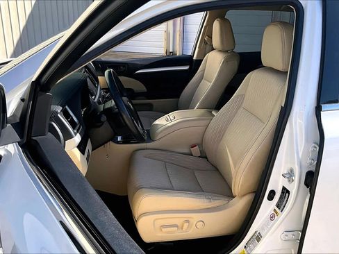 Used 2018 Toyota Highlander Plus image 7