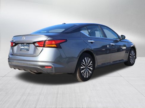 Used 2025 Nissan Altima 2.5 SV FWD image 6