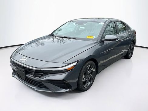 Certified 2024 Hyundai Elantra Limited FWD image 2
