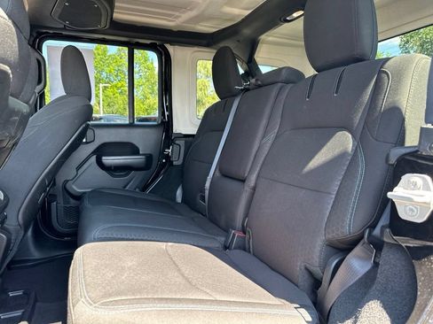 Used 2024 Jeep Wrangler Unlimited Rubicon 4xe AWD/4WD image 32