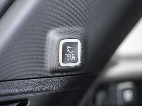 New 2025 Jeep Grand Cherokee Altitude image 10