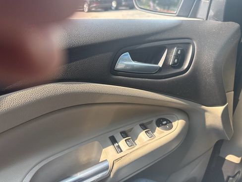 Used 2013 Ford C-MAX SEL image 19