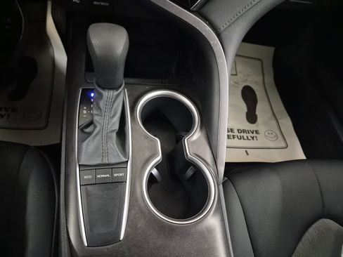 Used 2022 Toyota Camry LE image 28