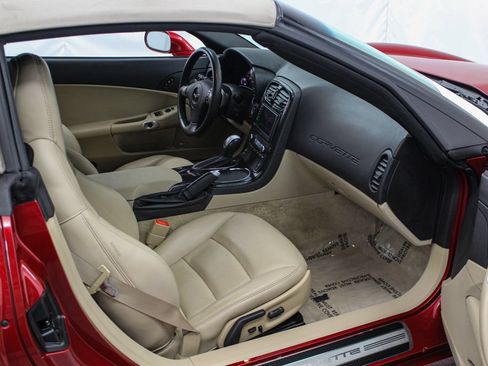 Used 2010 Chevrolet Corvette Convertible w/ Preferred Equipment Group RWD image 17