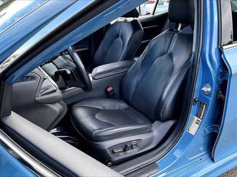 Used 2023 Toyota Camry XSE FWD image 7