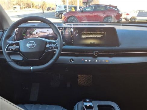 New 2025 Nissan Ariya Platinum image 12