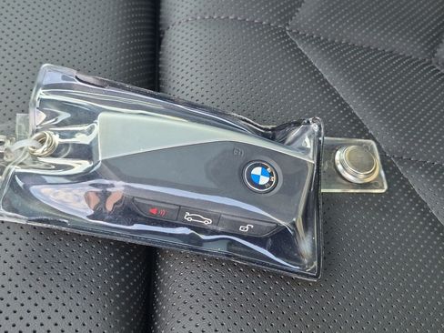 New 2027 BMW i5 eDrive40 w/ Convenience Package RWD image 36