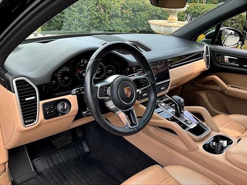 Used 2021 Porsche Cayenne AWD/4WD image 16