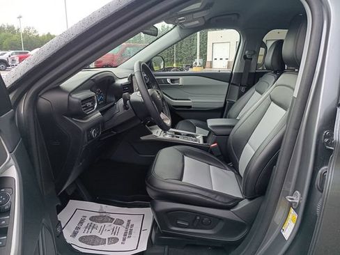 Used 2024 Ford Explorer XLT w/ Equipment Group 202A AWD/4WD image 15