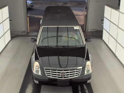 Used 2011 Cadillac DTS Hearse FWD image 7