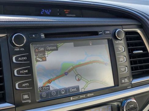 Used 2017 Toyota Highlander Limited image 12