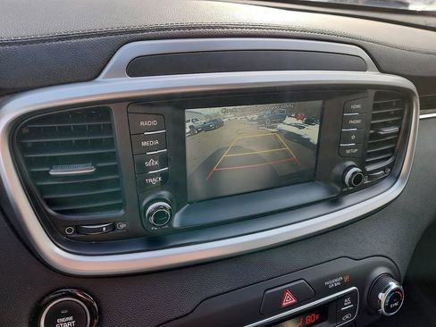 Used 2020 Kia Sorento EX image 19