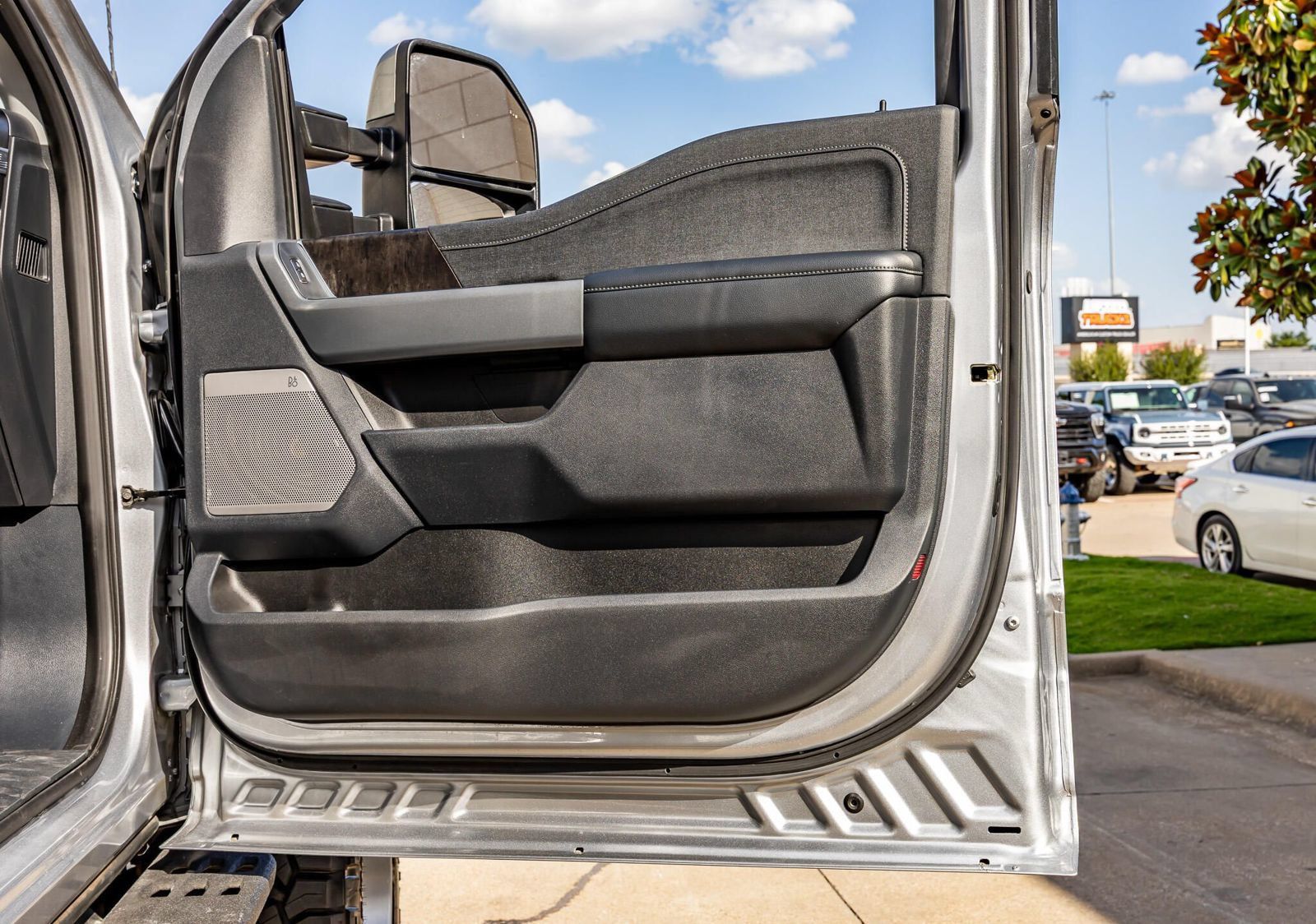 Used 2023 Ford F250 Lariat w/ Lariat Ultimate Package AWD/4WD image 38