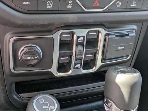 New 2026 Jeep Gladiator Sport image 14