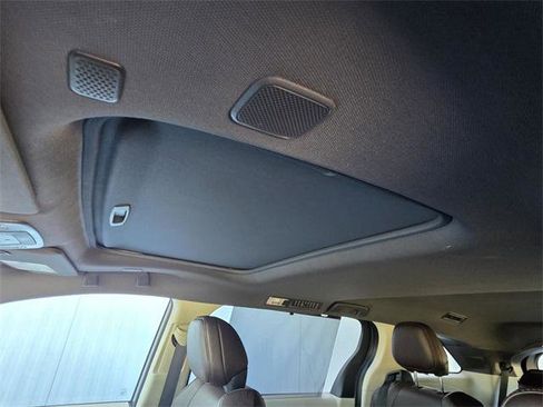 Certified 2023 Toyota Sienna Platinum image 8