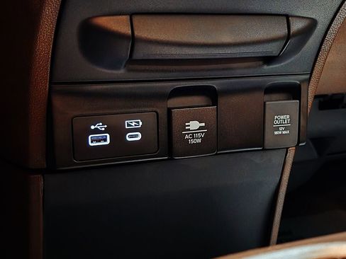 Used 2025 Honda Odyssey Touring image 32