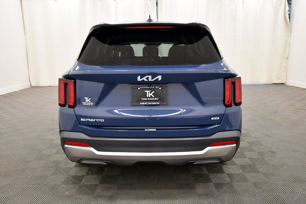 Certified 2024 Kia Sorento S AWD/4WD image 6