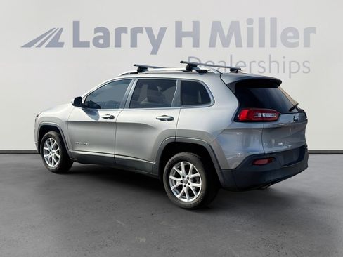 Used 2017 Jeep Cherokee Latitude image 3