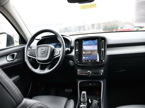 Certified 2025 Volvo XC40 B5 Plus image 17