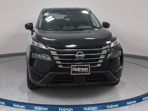 Used 2025 Nissan Rogue SV image 3