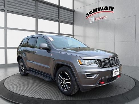 Used 2017 Jeep Grand Cherokee Trailhawk AWD/4WD image 2