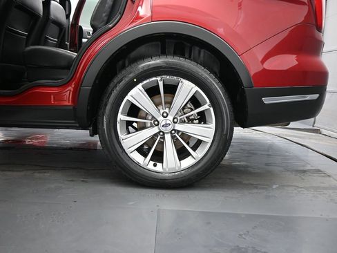 Used 2018 Ford Explorer Limited w/ Ford Safe & Smart Package image 24