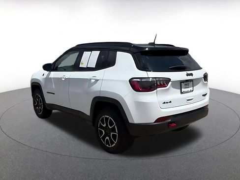 Used 2025 Jeep Compass Trailhawk AWD/4WD image 9