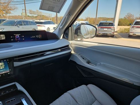 New 2025 Lincoln Navigator L Black Label image 3