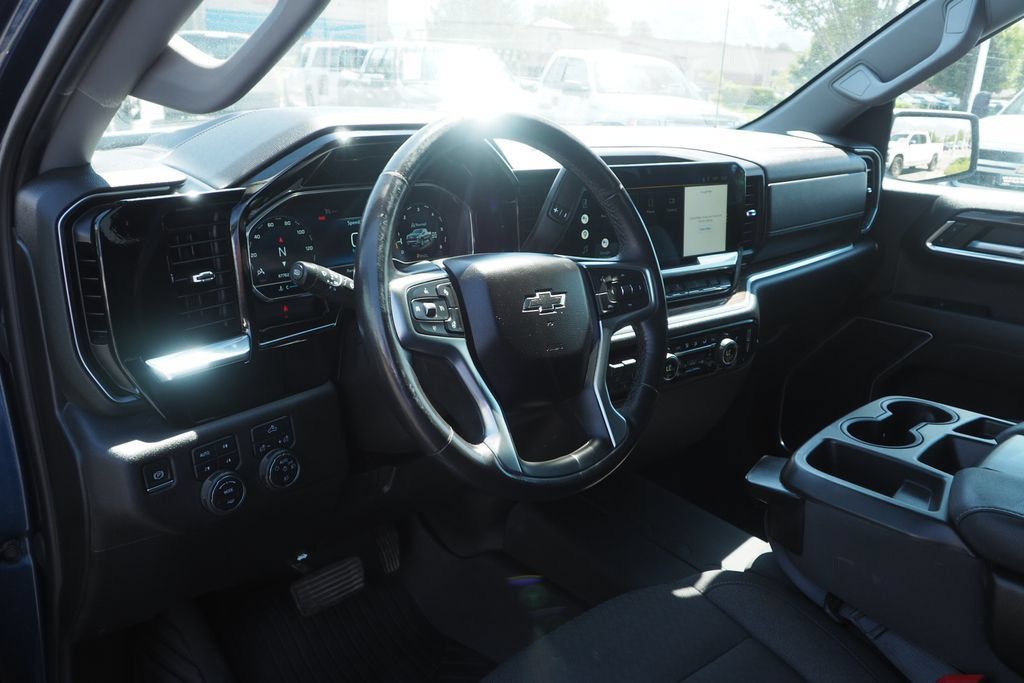 Used 2022 Chevrolet Silverado 1500 RST AWD/4WD image 13