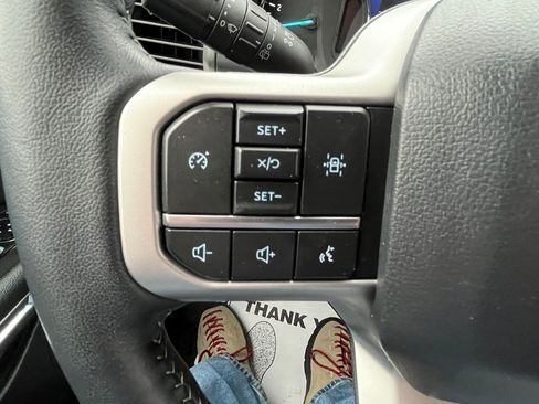 Used 2024 Ford Expedition XLT image 13