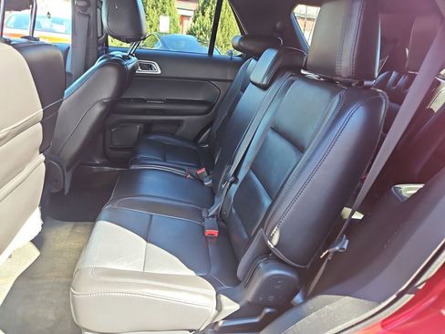 Used 2013 Ford Explorer XLT image 24