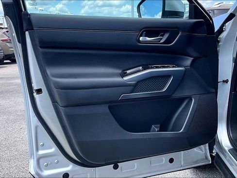 Certified 2025 Nissan Pathfinder SL FWD image 17